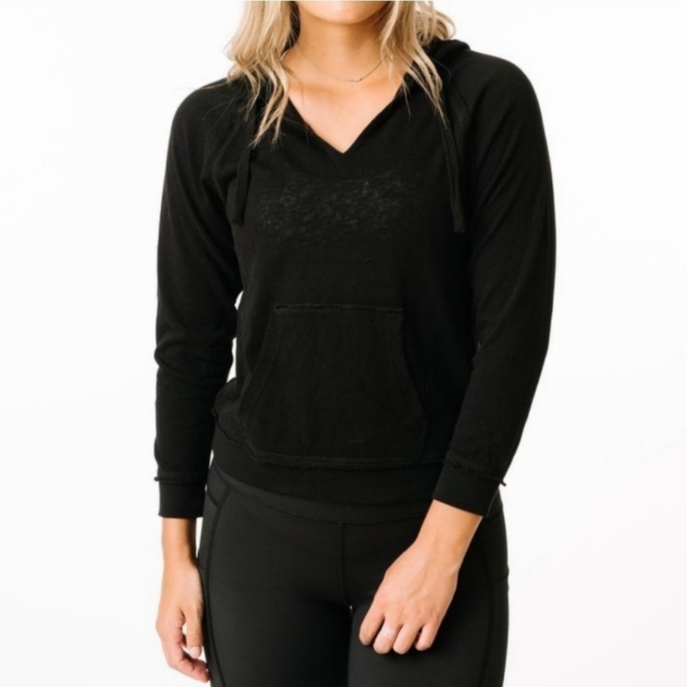 Zyia Active Beach Black V Neck Pullover Hooded Sweatshirt